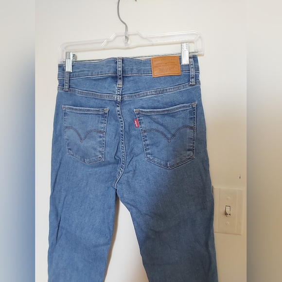 Levi's High Rise Jeans - Picture 7 of 9